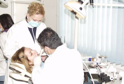 Behandlungsstuhl in Zahnklinik